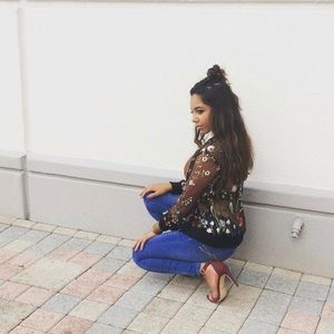 Meet your Posher, Amaya